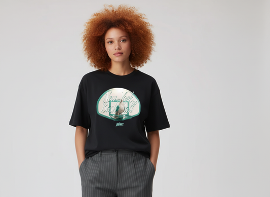 Female model wearing New-York Liberty merch tee and featuring the brand DAÖMEY.